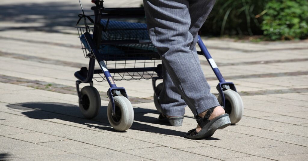 4 WHEEL WALKERS